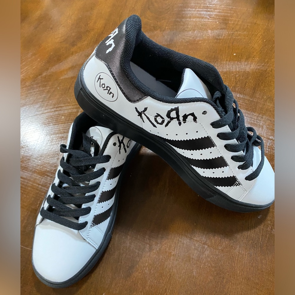 Adidas Korn shoes size men 9. Brand new never worn
